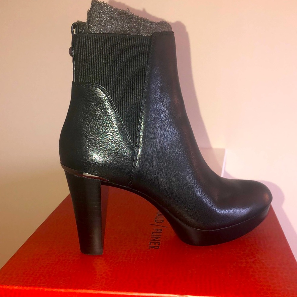 Donald Pliner booties